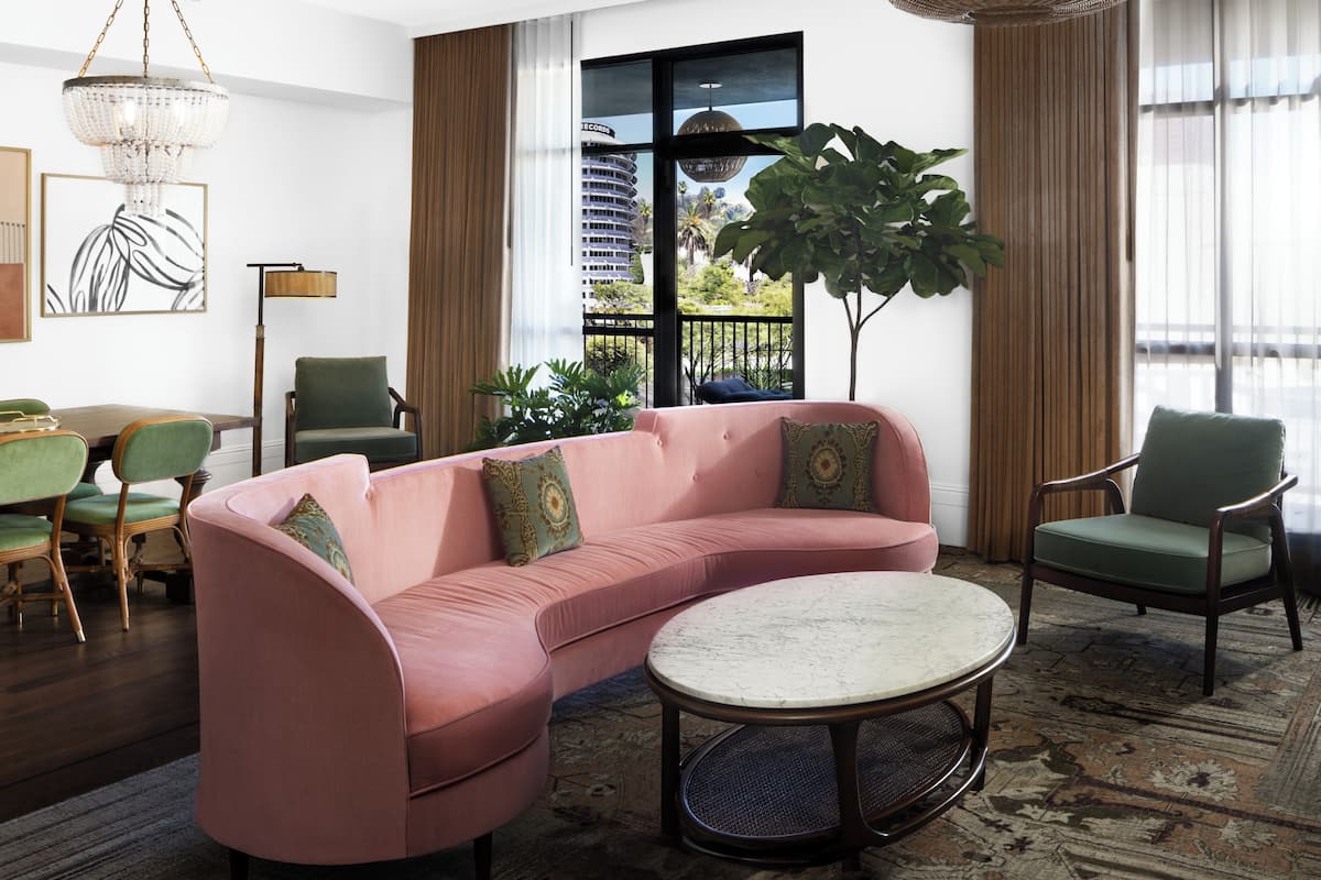 Premium bedding, minibar, in-room safe, individually furnished