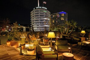 2 restaurants, breakfast, lunch, dinner served; Californian cuisine  - The Aster (Los Angeles)