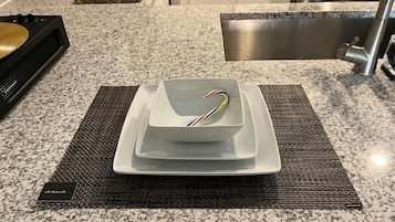 Full-size fridge, microwave, oven, toaster