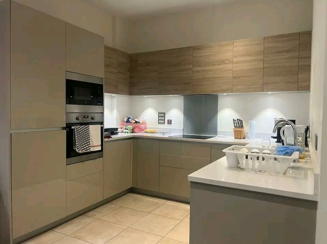 Four Bedroom London House With Patio - 5 Minutes from Tube