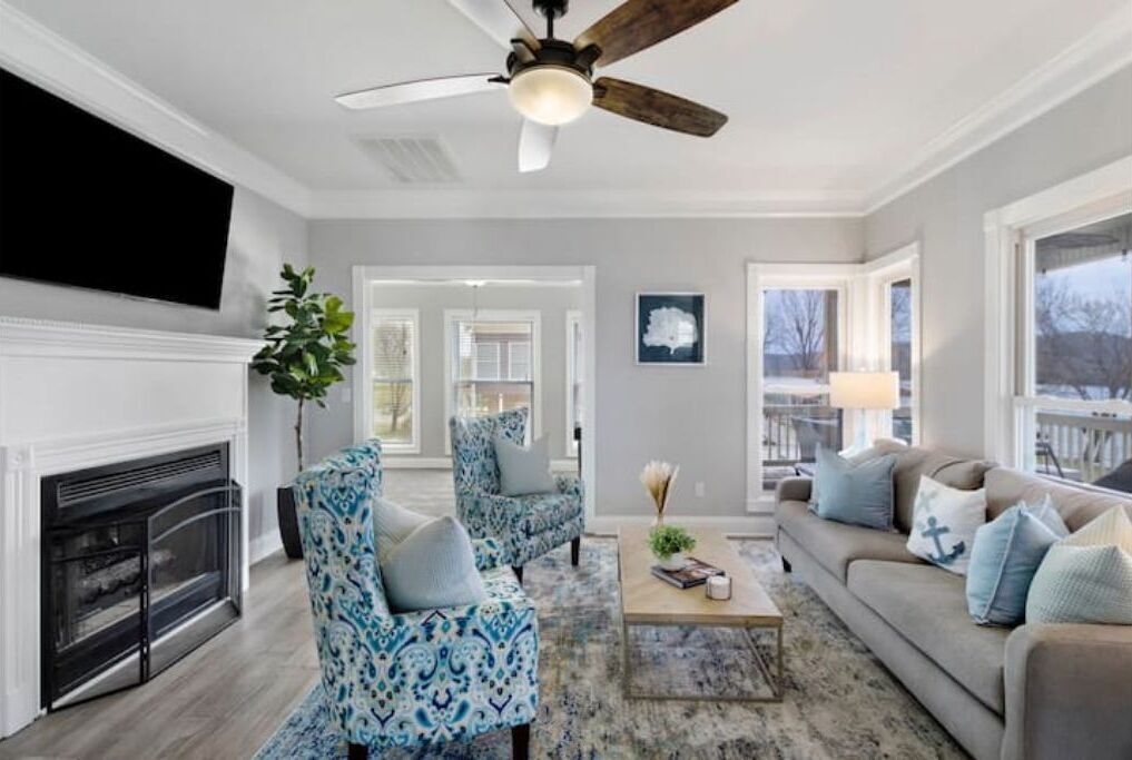 Smart TV, fireplace, computer monitors