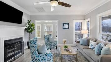 Smart TV, fireplace, computer monitors