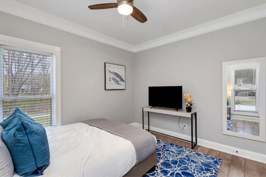 Tranquil waterfront getaway