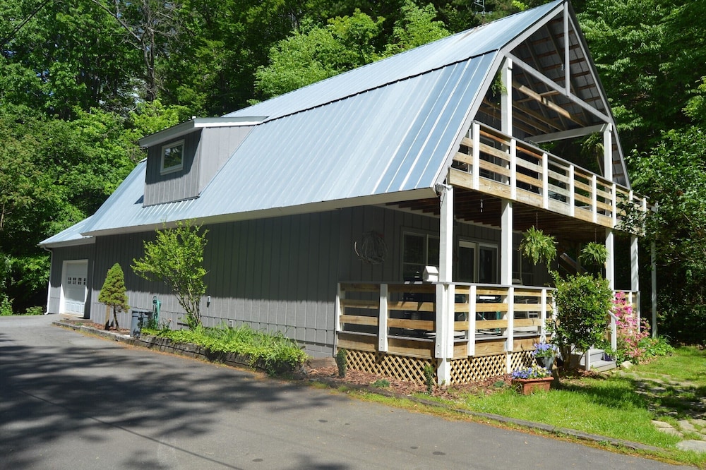 Ox Glen Coach House, Creekside