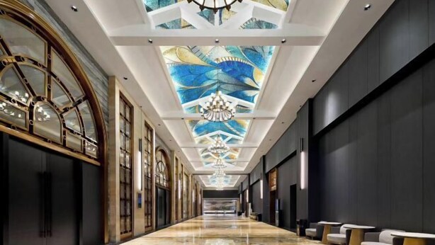 A long, polished hallway with a patterned ceiling, chandeliers, and seating areas on both sides. - Hangzhou Chengbei Relax Hotel (Hangzhou)