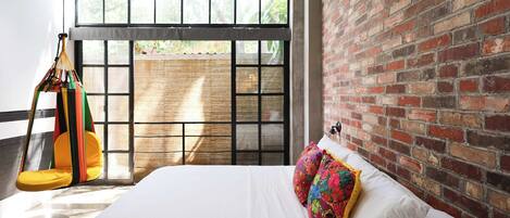 2 عدّة غرف نوم ومكواة/لوح كي وواي فاي وملاءات أسرّة