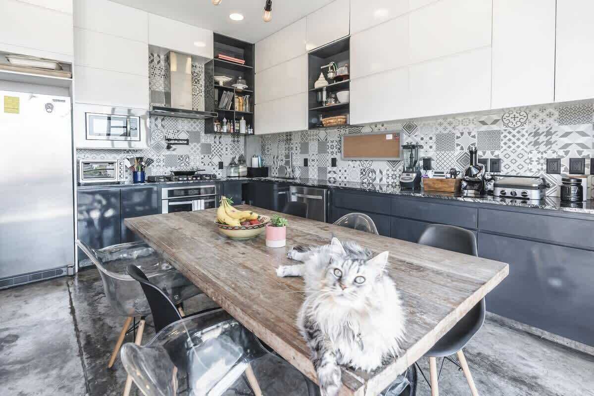 Kaffetrakter/tekoker, kjøleskap, mikrobølgeovn og ovn