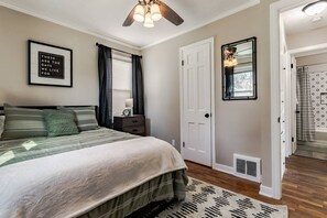 3 bedrooms, travel crib, WiFi, bed sheets