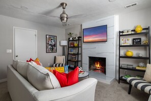 TV, stereo - Bright, colorful home near Market & HPU (High Point)