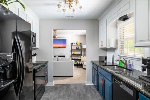 Bright, colorful home near Market & HPU