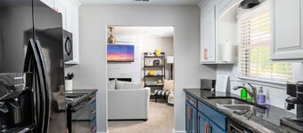 Bright, colorful home near Market & HPU