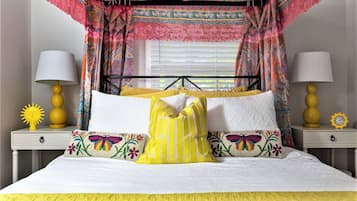 5 bedrooms, desk, iron/ironing board, travel crib