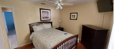 3 bedrooms, iron/ironing board, WiFi (free)