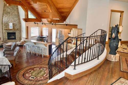 Beautiful home on the 10th green on Priest Lake Golf Course