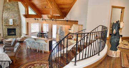 Beautiful home on the 10th green on Priest Lake Golf Course