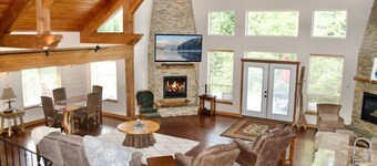 Beautiful home on the 10th green on Priest Lake Golf Course