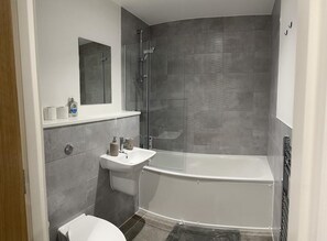 Articles de toilette gratuits, serviettes fournies, savon, shampoing