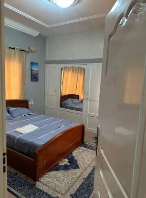 1 bedroom, WiFi - Cozy room air conditioned (Lomé)