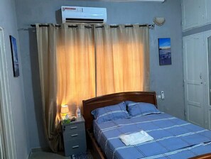 1 bedroom, WiFi - Cozy room air conditioned (Lomé)