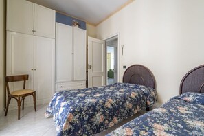 3 chambres, fer et planche à repasser, Wi-Fi, draps fournis
