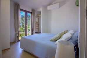 2 bedrooms, iron/ironing board, Internet