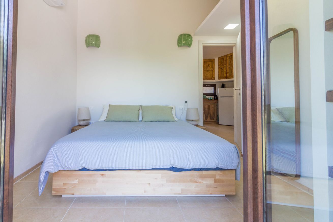 2 bedrooms, iron/ironing board, internet