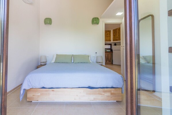 2 bedrooms, iron/ironing board, Internet