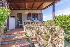 Exterior - GuestHost - Beautiful apartment of 40 sqm located on the ground floor (stairs to access), perfect for 4 people.The accommodation is located in the wonderful Sa Luna Village, boasts of a large garden, communal swimming pool and tennis court, ideal for a r (Arzachena)
