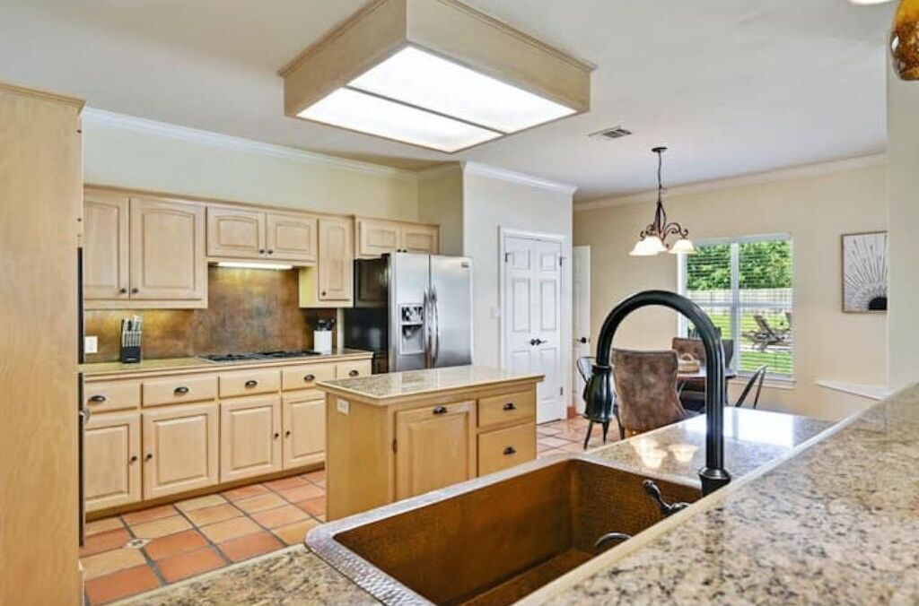 Downhome Texas Retreat (12 min to Downtown)