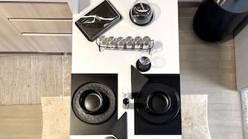 Full-sized fridge, oven, toaster, mixer