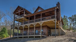 Exterior - Hooch Holler - Pet Friendly | Hot Tub | Outdoor Fireplace (Morganton)