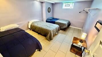 5 chambres, fer et planche à repasser, Wi-Fi, draps fournis