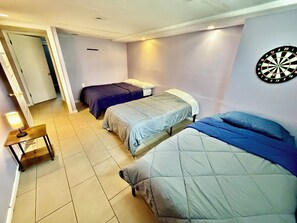 5 habitaciones, tabla de planchar con plancha, wifi y ropa de cama 