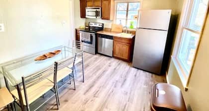 5 bedroom 2 bathroom house, Walk to Notre Dame, safe area