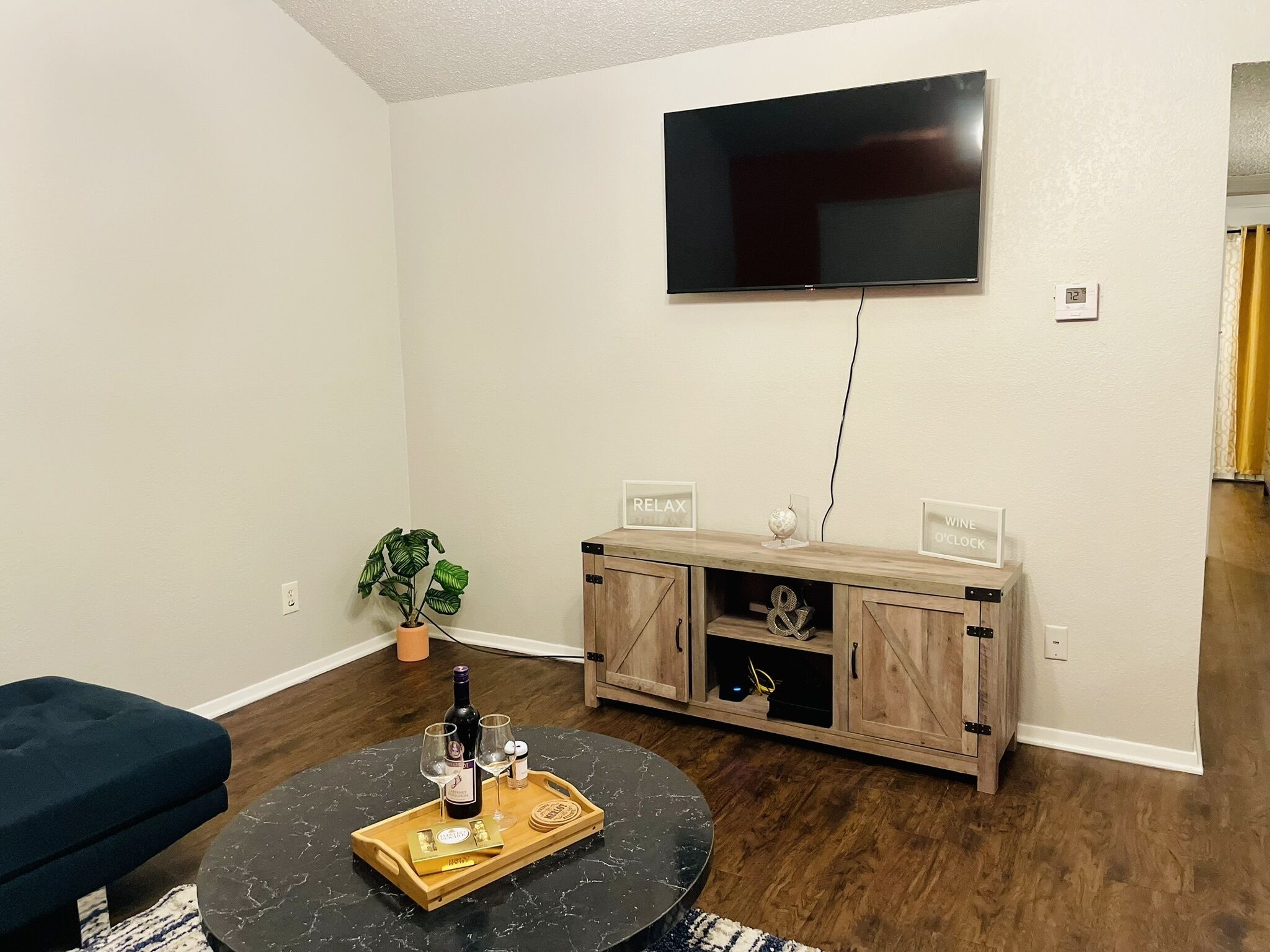 Cozy modern duplex, close to downtown.