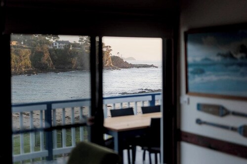 Beachfront Shack · Malua Bay - Beachfront - Pet Friendly - EV Charger