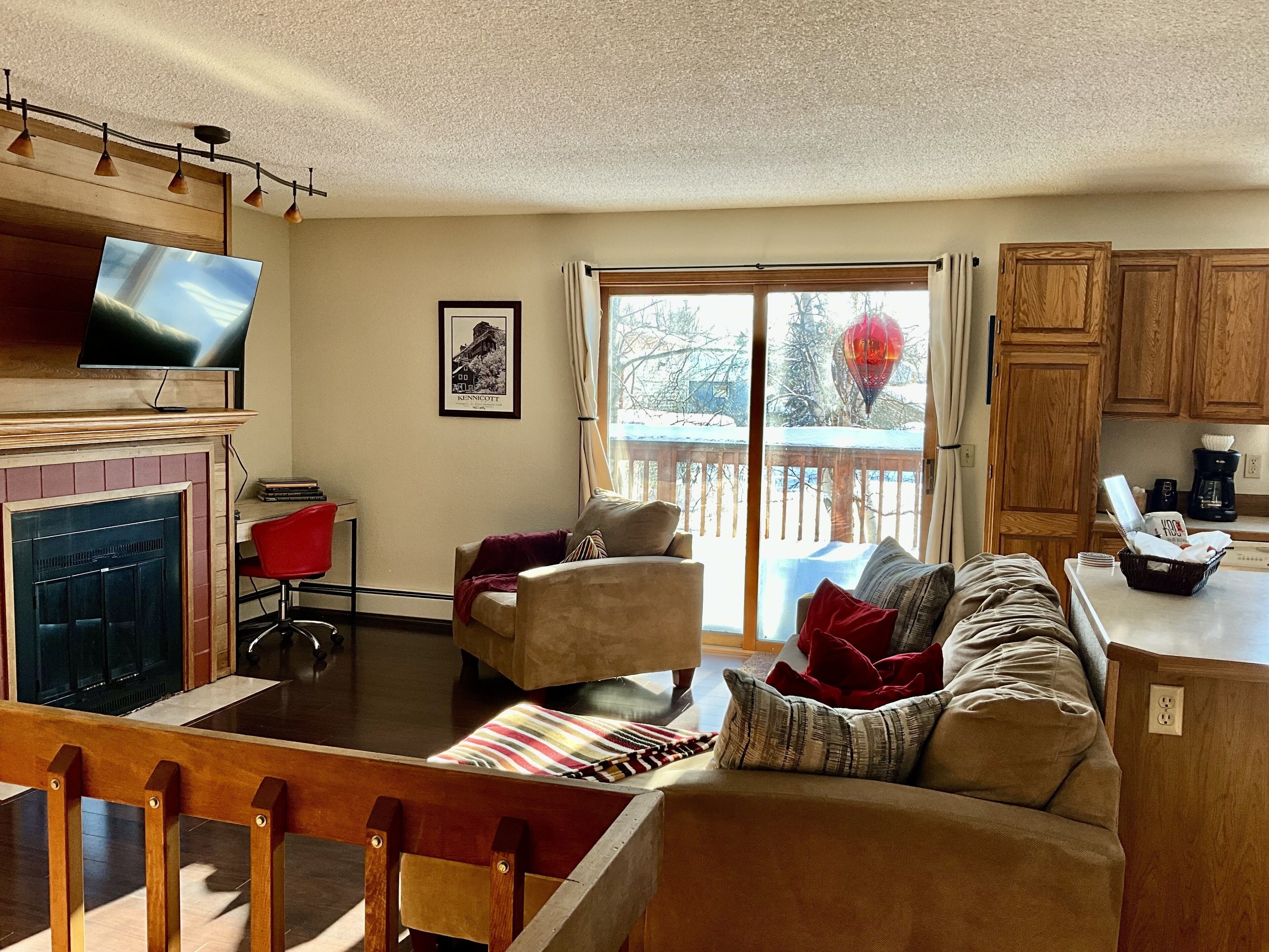 Spacious 3 BR near Downtown *5 mins from Airport*