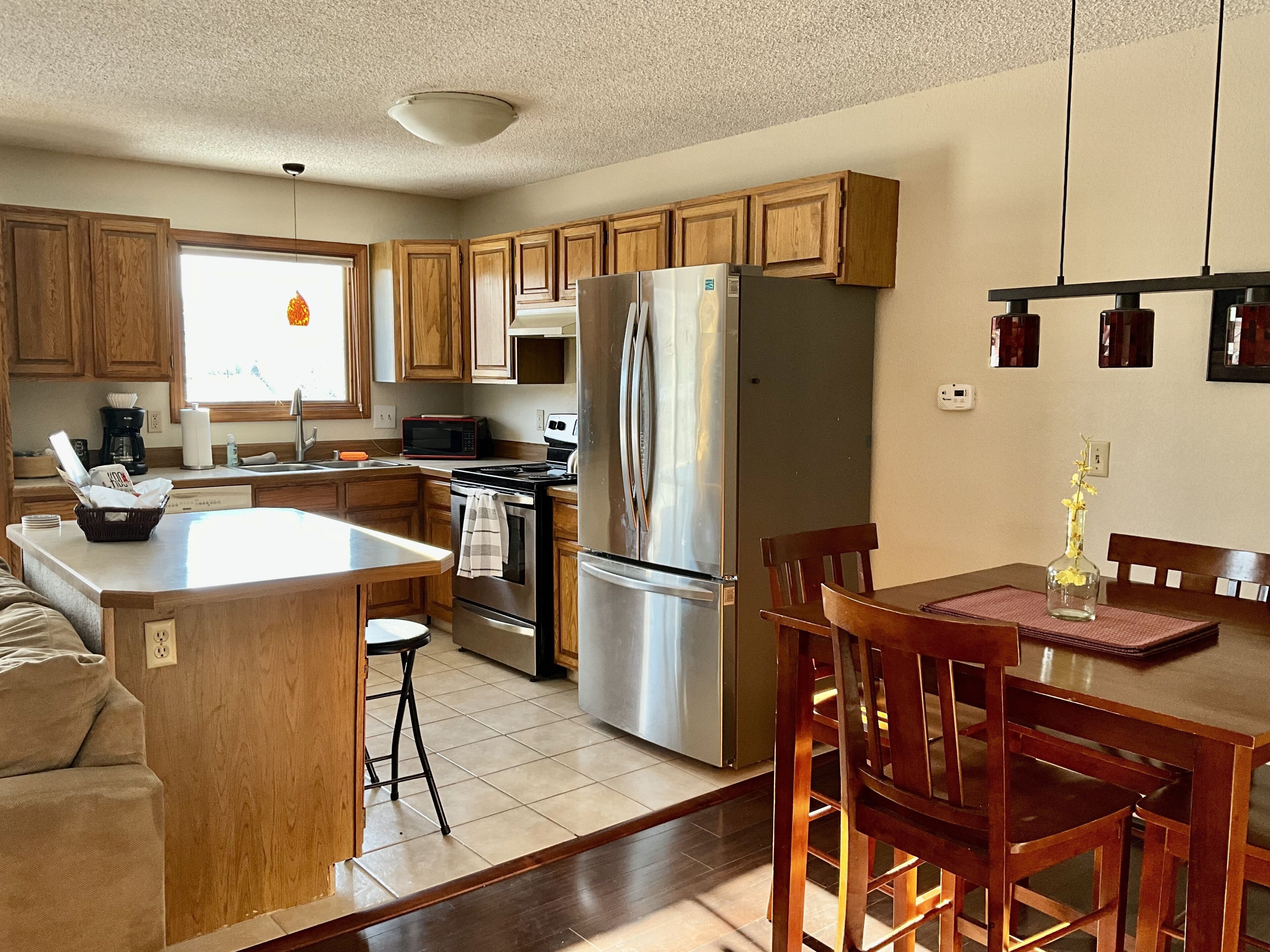 Spacious 3 BR near Downtown *5 mins from Airport*