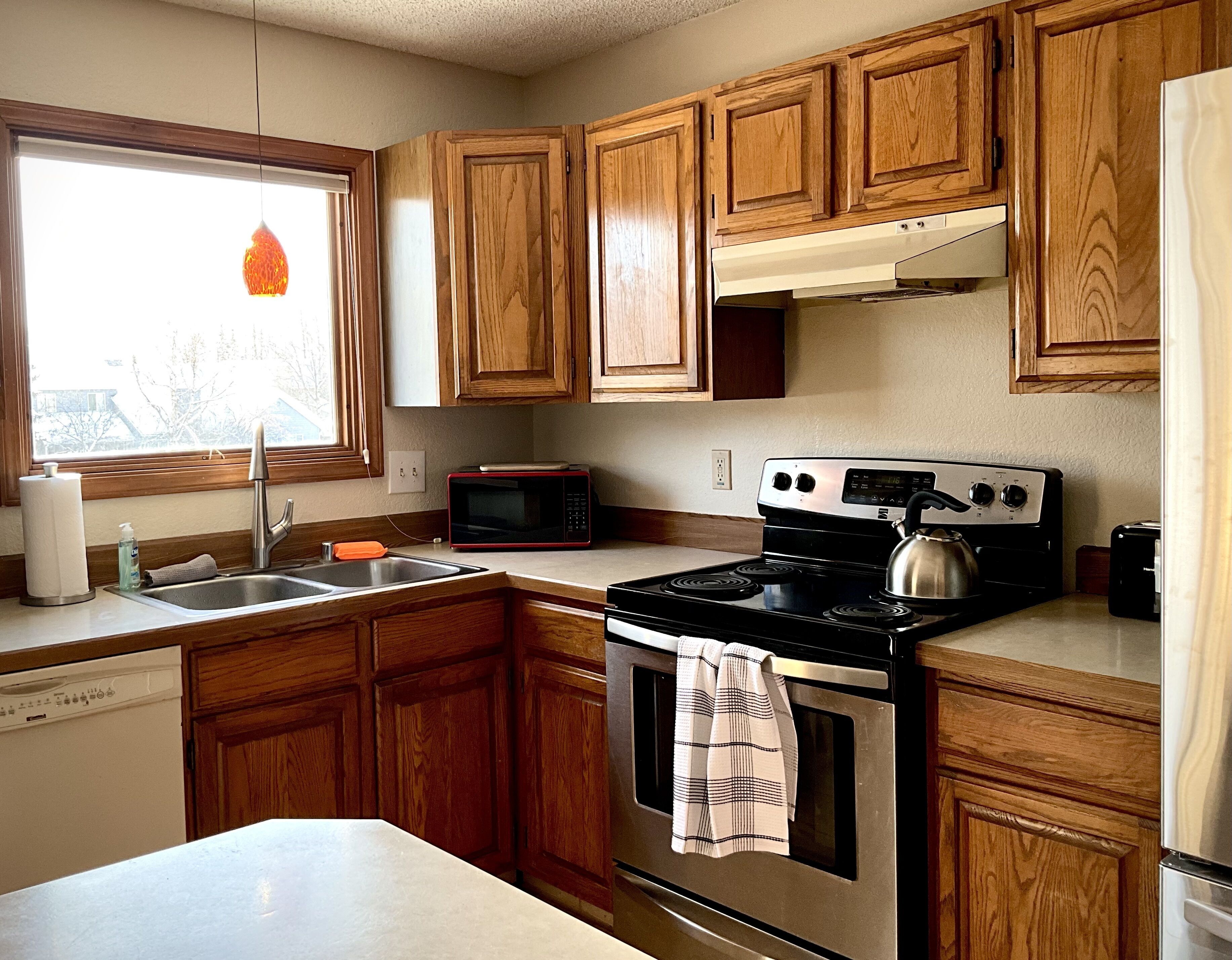 Spacious 3 BR near Downtown *5 mins from Airport*