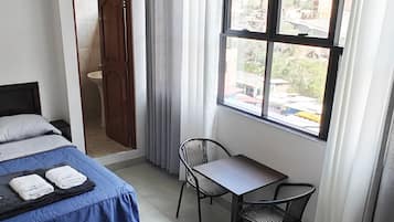 Habitación superior, 1 cama doble, vistas a la montaña | 1 dormitorio, ropa de cama de alta calidad, edredones de plumas