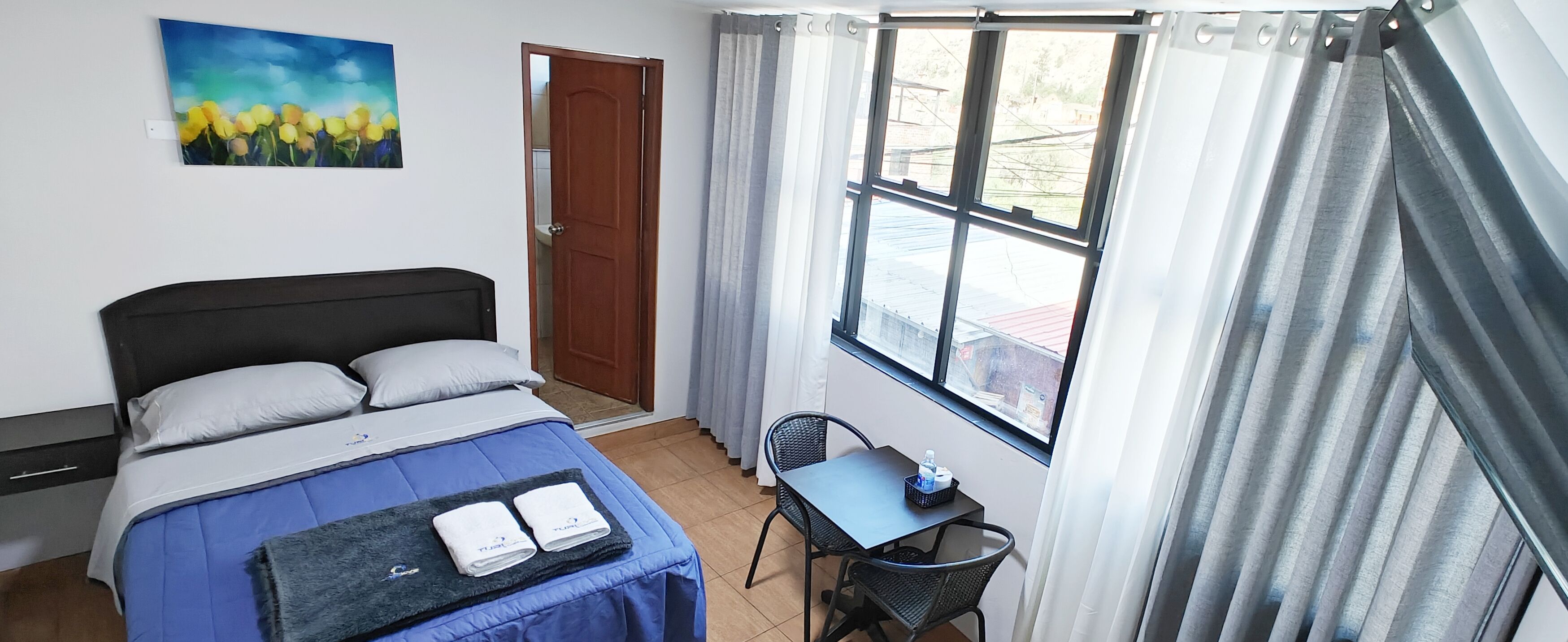 Habitación superior, 1 cama doble, vistas a la montaña | Ropa de cama de alta calidad, edredones de plumas, wifi gratis