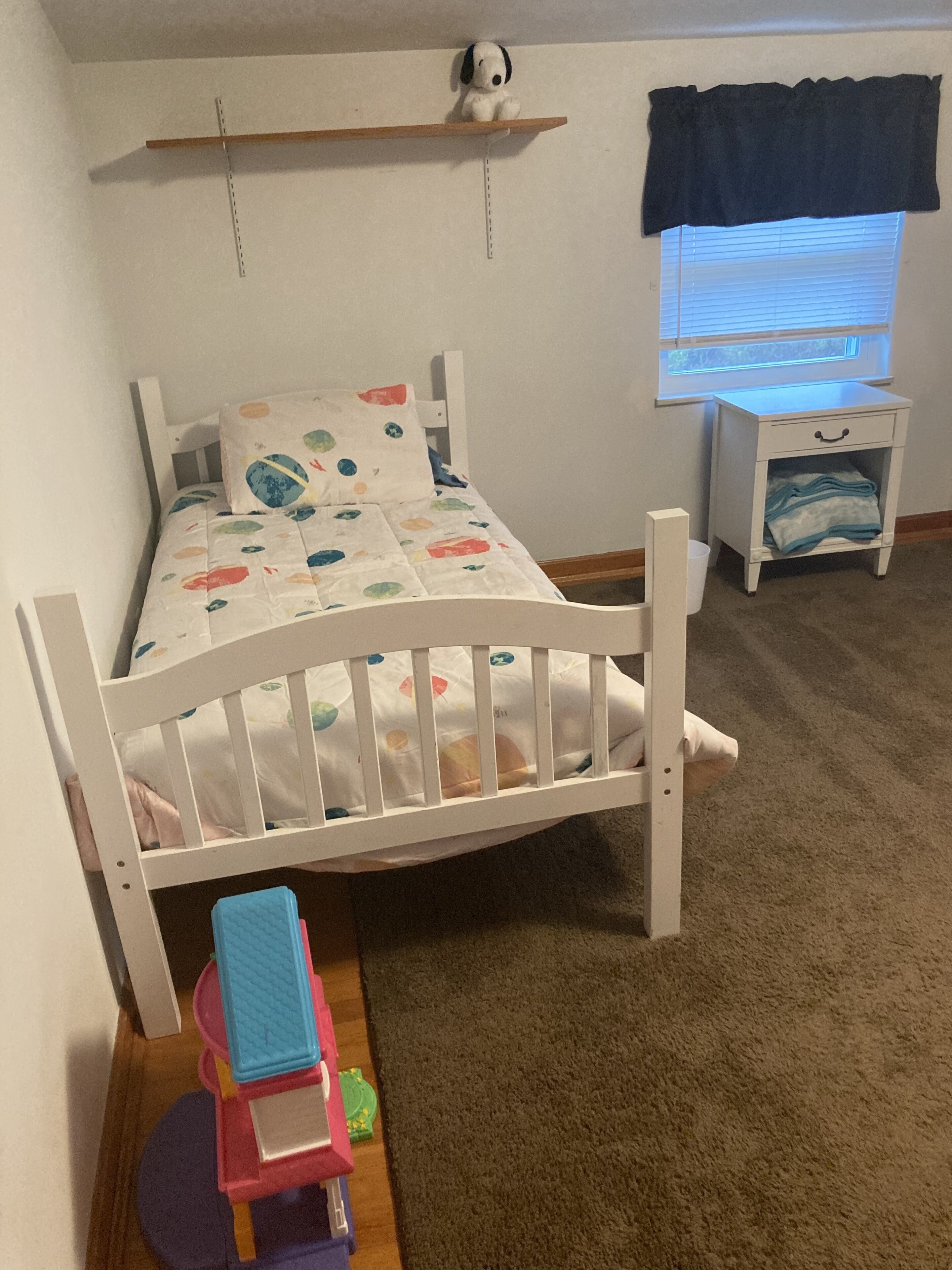 Farmhouse - in the country but close to everything. 4 bedrooms-Sleeps 10