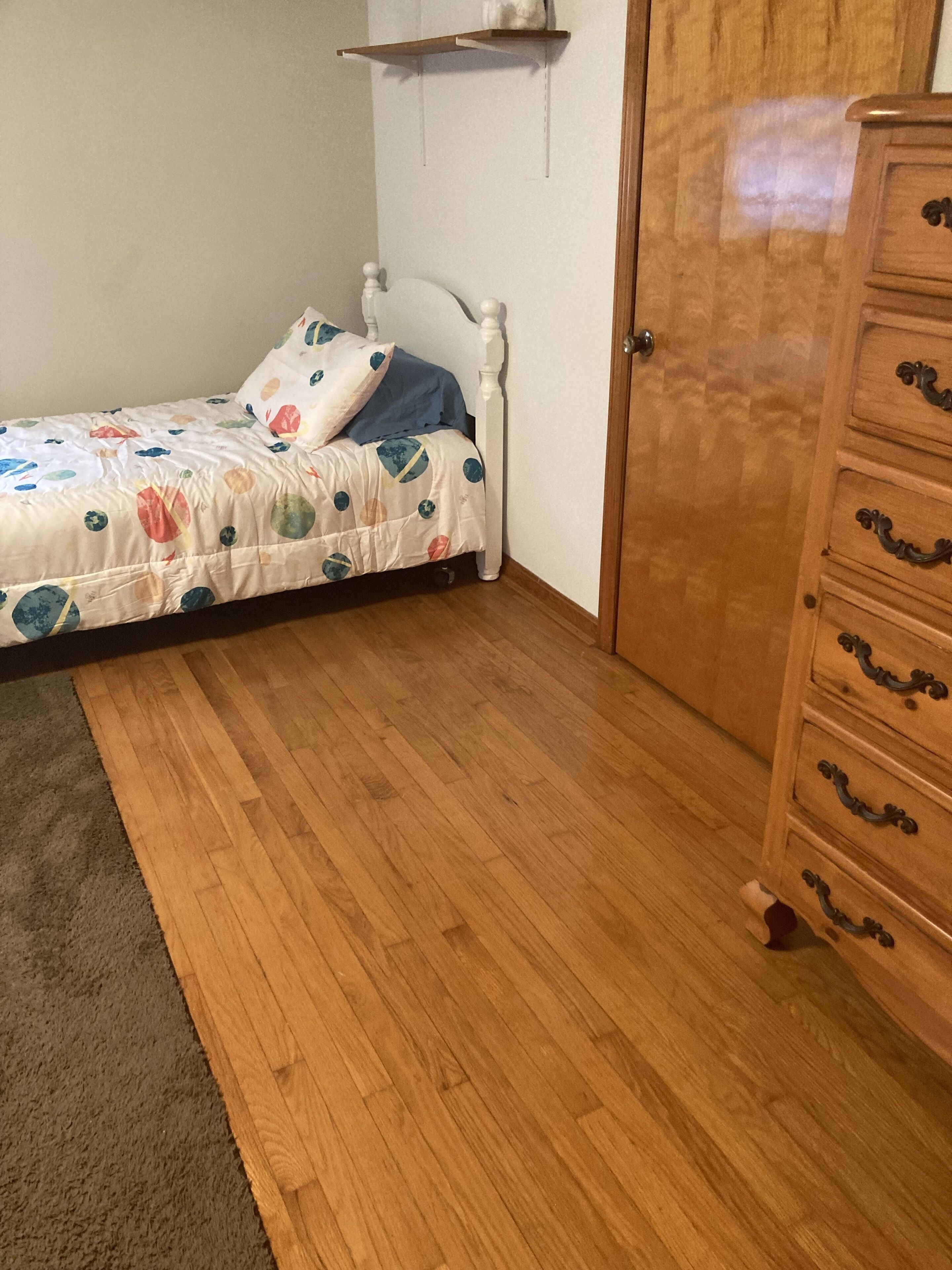 Farmhouse - in the country but close to everything. 4 bedrooms-Sleeps 10