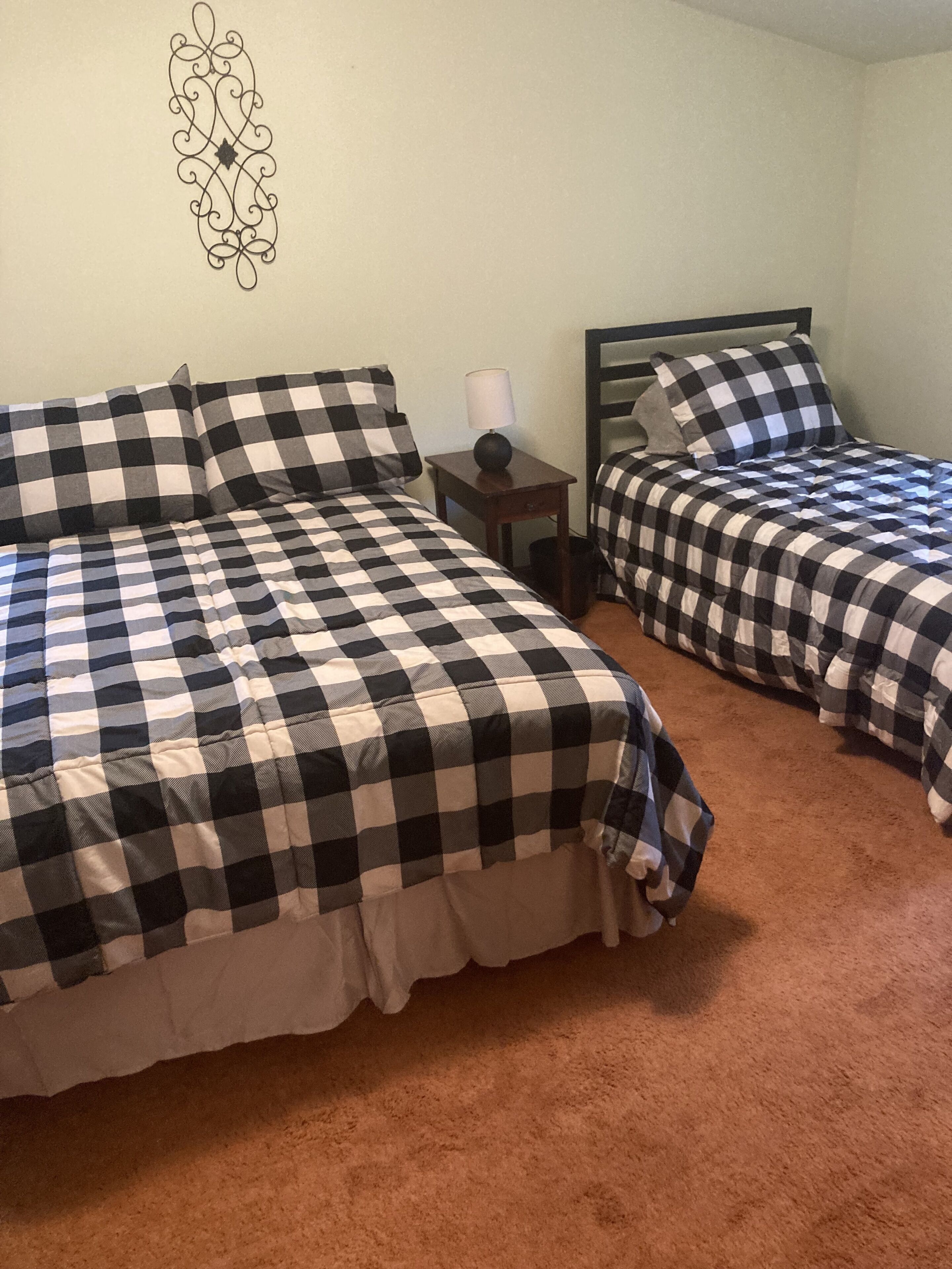 Farmhouse - in the country but close to everything. 4 bedrooms-Sleeps 10