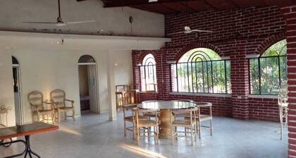 Maison complÚte avec deux étages