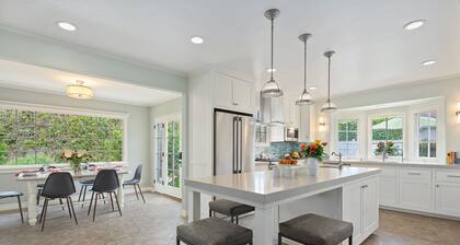 Coral Cottage- Just minutes away from Butterfly Beach & Montecito's Lower Village!