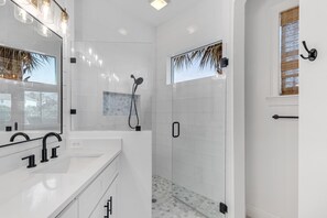 Shower, hair dryer, towels, soap - Cinnamon Beach House 6BR-6Ba PrivatePool Hot Tub Steps to the Beach Sleeps 18 (Palm Coast)