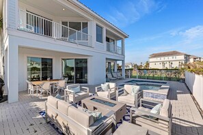 Outdoor dining - Cinnamon Beach House 6BR-6Ba PrivatePool Hot Tub Steps to the Beach Sleeps 18 (Palm Coast)