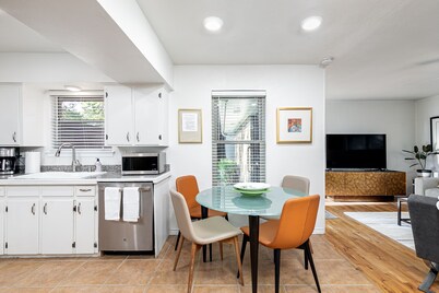 Charming Cozy Duplex, 30 miles from AT&T stadium