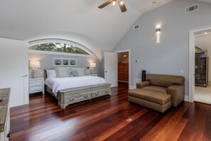 7 bedrooms, desk, free WiFi, bed sheets - Luxe Waterfront Family Retreat w/ Pool, Game Room/Theater, Concierge Services, Bikes (Hilton Head Island)